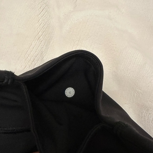 Lululemon legging with meshed calf size 4 - Picture 6 of 6